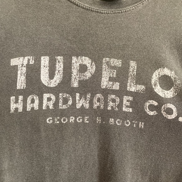 Comfort Colors Tupelo Hardware Co Tee Sz Small - Picture 3 of 4